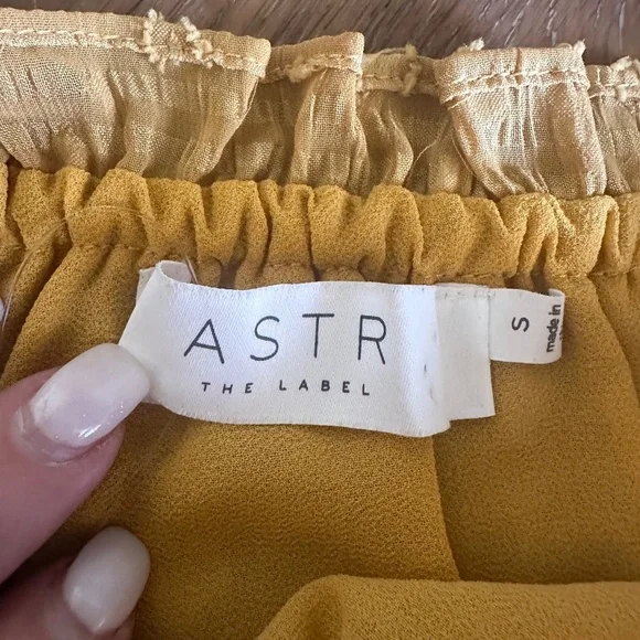 ASTR Jacquard One-Shoulder Bubble Hem Blouse | Mustard | Size S | NWOT - Picture 5 of 7